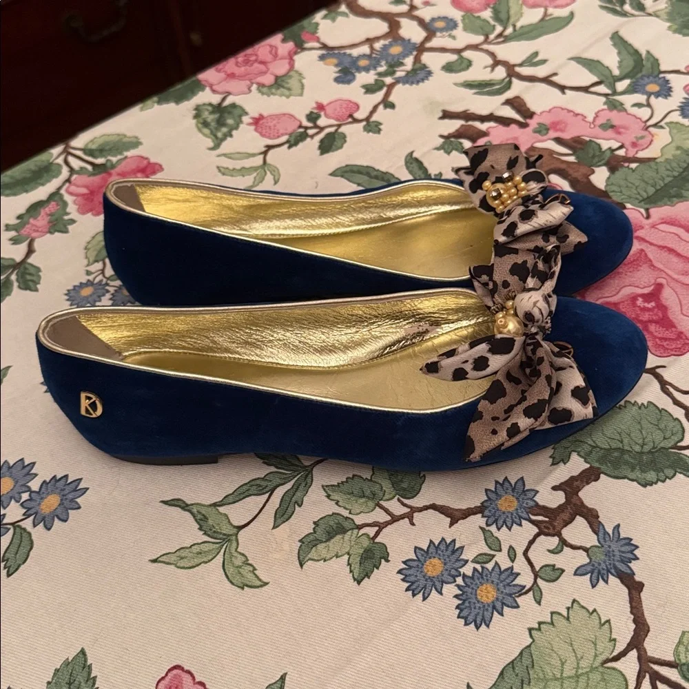 Elegant Blue Velvet Women's Flats with Bow Accent - Picture 4 of 7
